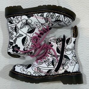 NEW Dr Martens JUNIOR 1460 Color Changing Lace Up Boot - size 1Youth